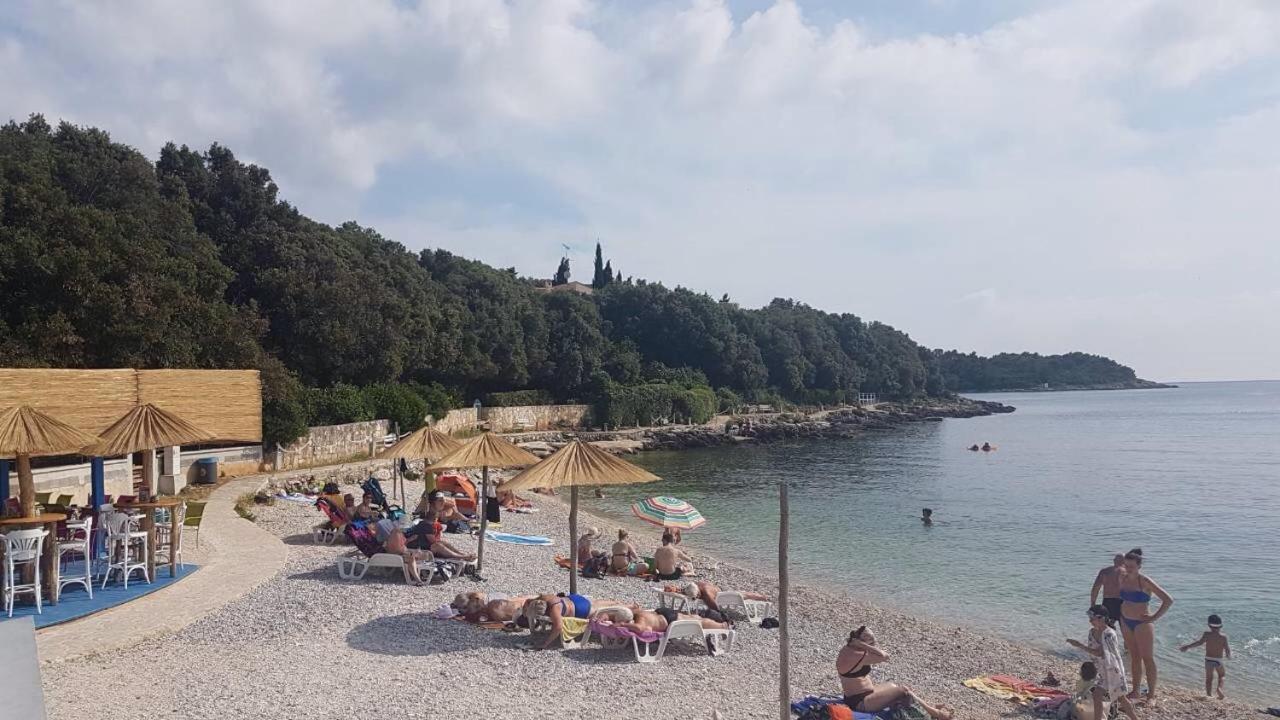 Sea Breeze Studio Hotel Pula Exterior photo