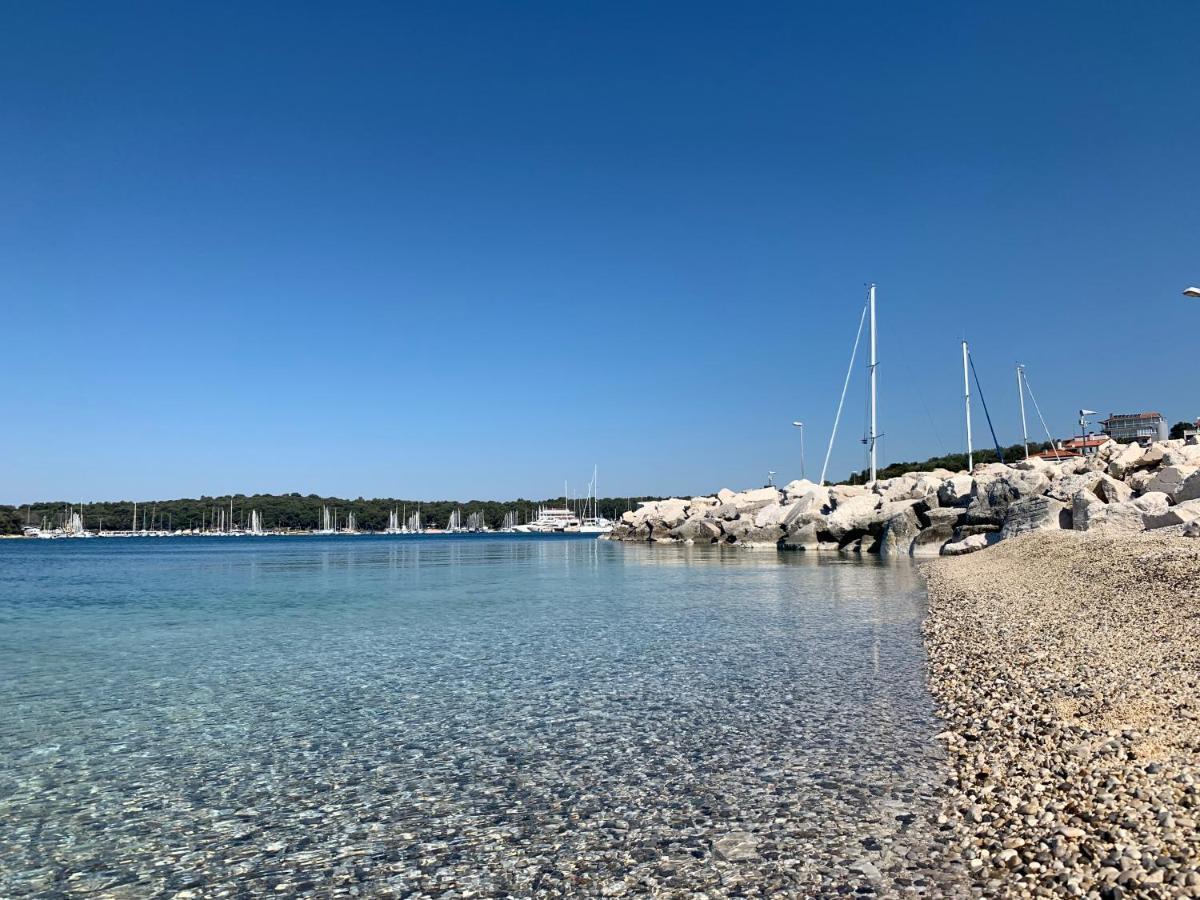 Sea Breeze Studio Hotel Pula Exterior photo